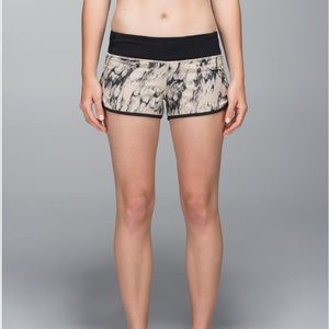 Lululemon Run Speed Short 4-Way Stretch Granite Black Mojave Tan